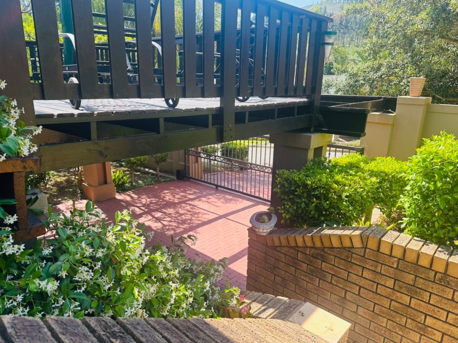 4 Bedroom Property for Sale in Glen Barrie Western Cape